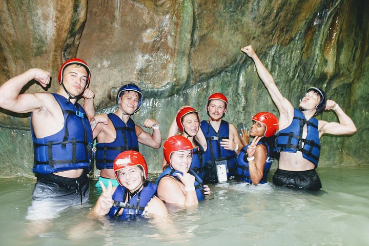 La aventura te espera en las 7 Cascadas de Damajagua en Puerto Plata, República Dominicana, con emocionantes toboganes y piscinas naturales, foto 7 | wizardtrip