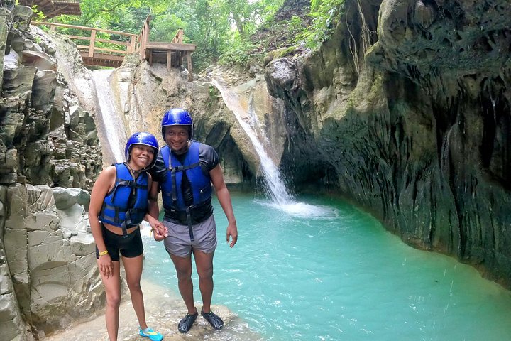 La aventura te espera en las 7 Cascadas de Damajagua en Puerto Plata, República Dominicana, con emocionantes toboganes y piscinas naturales, foto 8 | wizardtrip