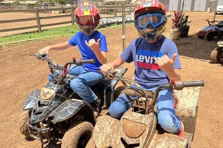 ATV-avontuur op het strandboerderij van Oahu's North Shore, waarbij inheemse planten worden geplant, foto 10 | wizardtrip