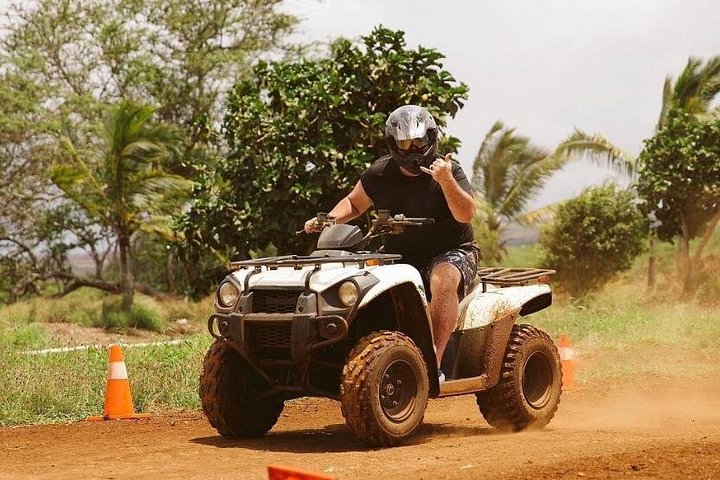 ATV-avontuur op het strandboerderij van Oahu's North Shore, waarbij inheemse planten worden geplant, foto 19 | wizardtrip