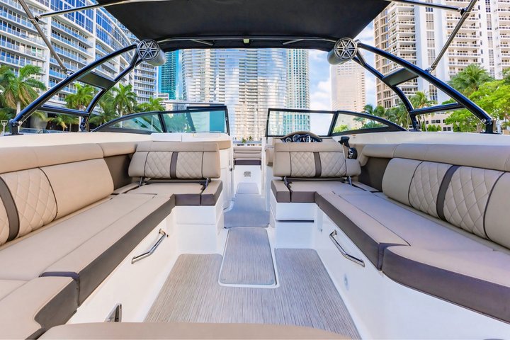 Location de bateau privé à Miami : Visites, Coucher de soleil & Banc de sable | wizardtrip