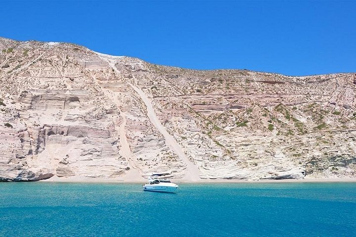 Cruzeiro de catamarã explorando Milos e Poliegos, com costas deslumbrantes, águas cristalinas e churrasco a bordo, foto 7 | wizardtrip