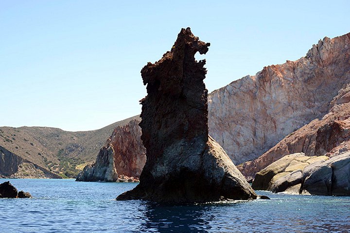 Cruzeiro de catamarã explorando Milos e Poliegos, com costas deslumbrantes, águas cristalinas e churrasco a bordo, foto 10 | wizardtrip