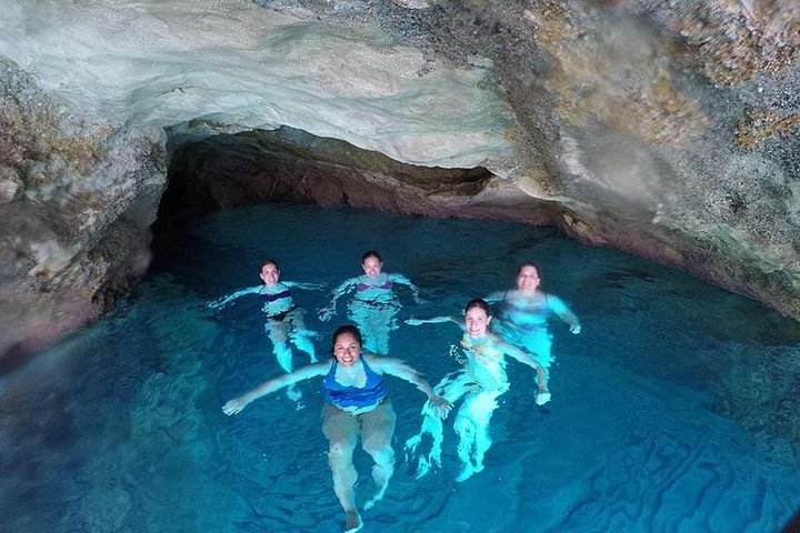 Cruzeiro de catamarã explorando Milos e Poliegos, com costas deslumbrantes, águas cristalinas e churrasco a bordo, foto 11 | wizardtrip