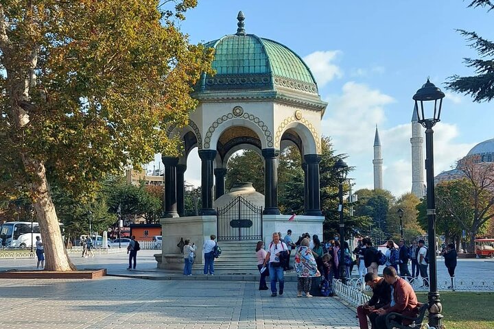 Utforsk Istanbuls ikoniske historiske steder, inkludert den blå moské, Hagia Sophia og Topkapi-palasset, foto 7 | wizardtrip