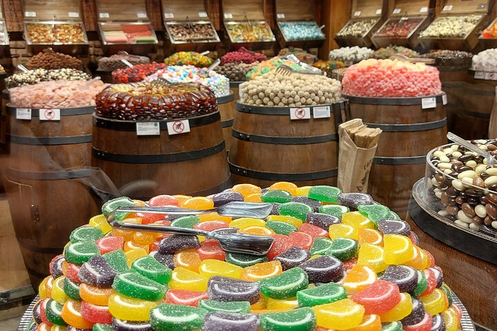 Utforsk Istanbuls ikoniske historiske steder, inkludert den blå moské, Hagia Sophia og Topkapi-palasset, foto 17 | wizardtrip