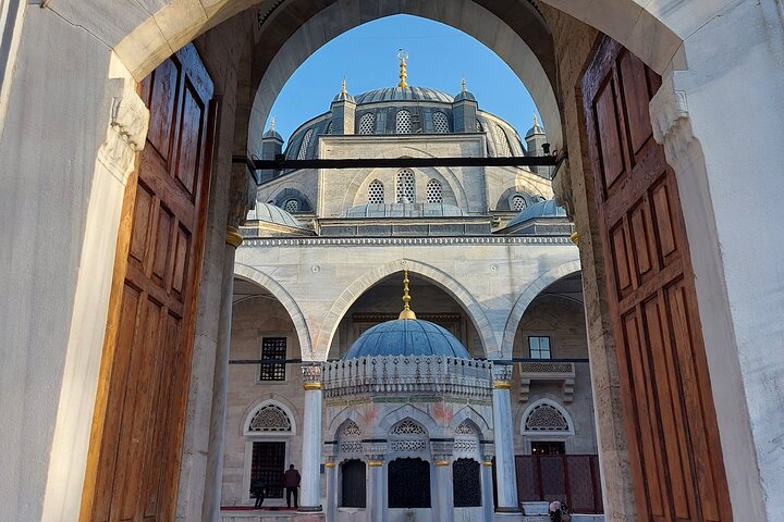Utforsk Istanbuls ikoniske historiske steder, inkludert den blå moské, Hagia Sophia og Topkapi-palasset, foto 25 | wizardtrip