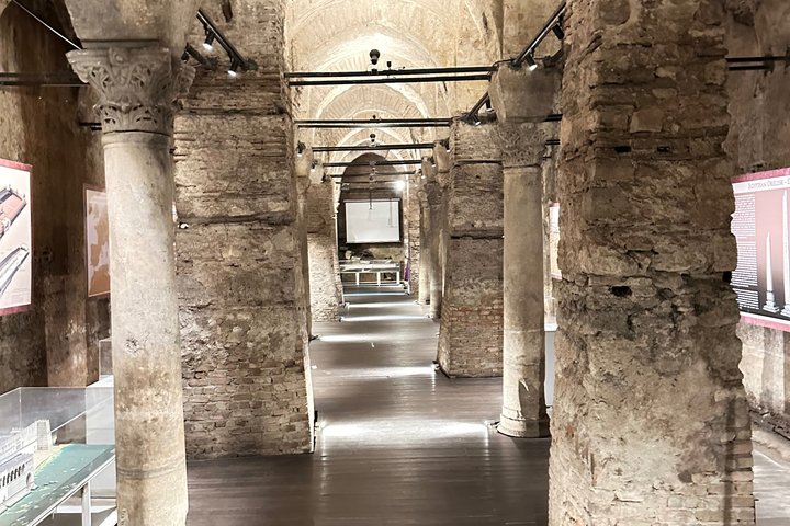 Utforsk Istanbuls ikoniske historiske steder, inkludert den blå moské, Hagia Sophia og Topkapi-palasset, foto 31 | wizardtrip