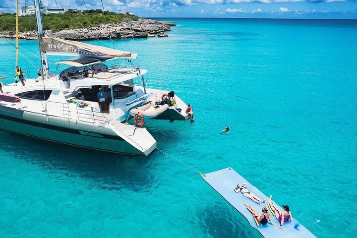 Meilleure croisière d'une journée en catamaran de luxe à St Maarten sur The Phoenix (Public) | wizardtrip