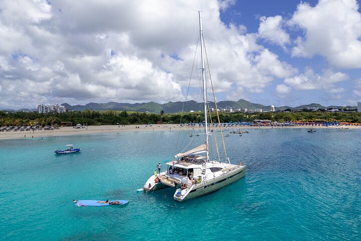 Luxury catamaran sailing trip in Sint Maarten with snorkeling and onboard lunch, photo 12 | wizardtrip