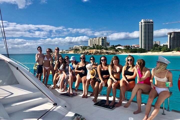 Luxury catamaran sailing trip in Sint Maarten with snorkeling and onboard lunch, photo 17 | wizardtrip