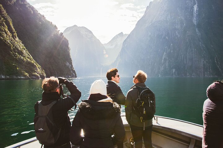 Milford Sound : croisière et excursion premium en petit groupe depuis Queenstown | wizardtrip