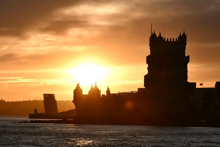 Zonsondergang catamaran boottocht op de Taag in Lissabon, Portugal, met stadsgezichten, foto 6 | wizardtrip