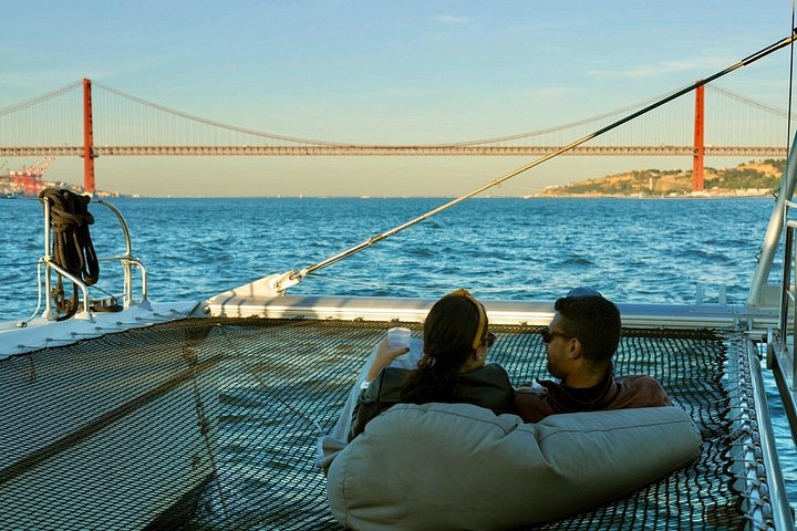 Zonsondergang catamaran boottocht op de Taag in Lissabon, Portugal, met stadsgezichten, foto 8 | wizardtrip