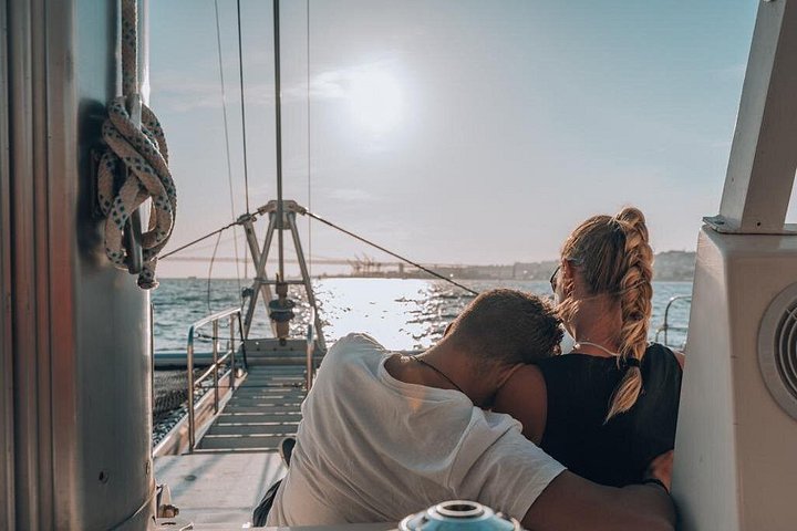 Zonsondergang catamaran boottocht op de Taag in Lissabon, Portugal, met stadsgezichten, foto 13 | wizardtrip