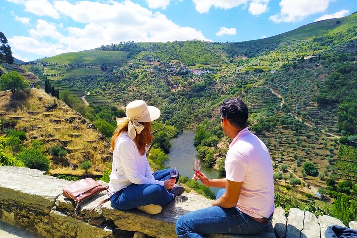 Douro Vallei Prime Tour: Proeverijen, Privéboot & Lunch vanuit Porto | wizardtrip