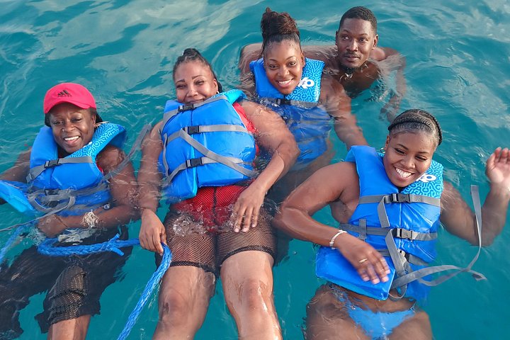 Boottocht met glazen bodem op Barbados met schildpadden voeren, scheepswrak snorkelen en rifverkenning, foto 14 | wizardtrip