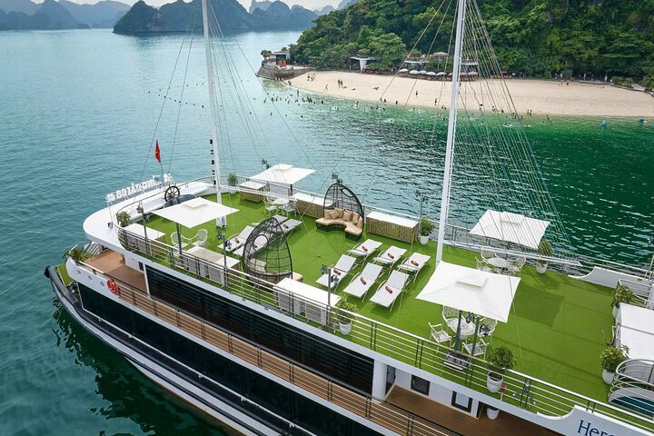 Croisière d'une journée dans la baie d'Halong au départ de Hanoï avec kayak, exploration de grottes et visites d'îles, photo 10 | wizardtrip