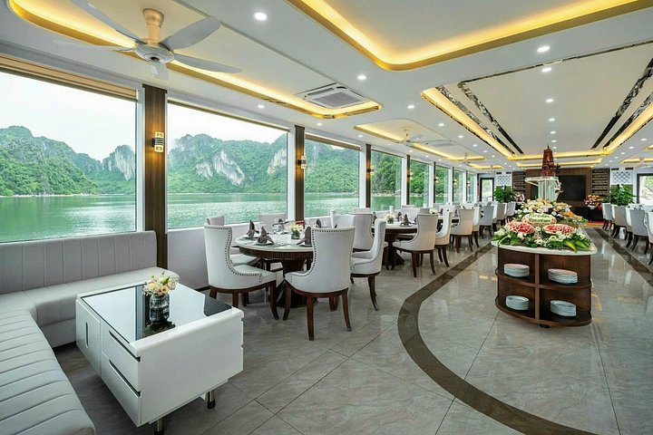 Croisière d'une journée dans la baie d'Halong au départ de Hanoï avec kayak, exploration de grottes et visites d'îles, photo 11 | wizardtrip