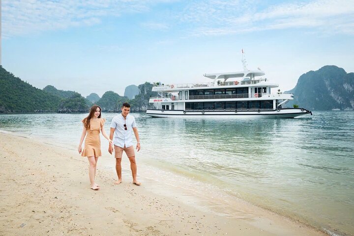 Croisière d'une journée dans la baie d'Halong au départ de Hanoï avec kayak, exploration de grottes et visites d'îles, photo 12 | wizardtrip
