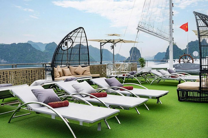 Croisière d'une journée dans la baie d'Halong au départ de Hanoï avec kayak, exploration de grottes et visites d'îles, photo 13 | wizardtrip