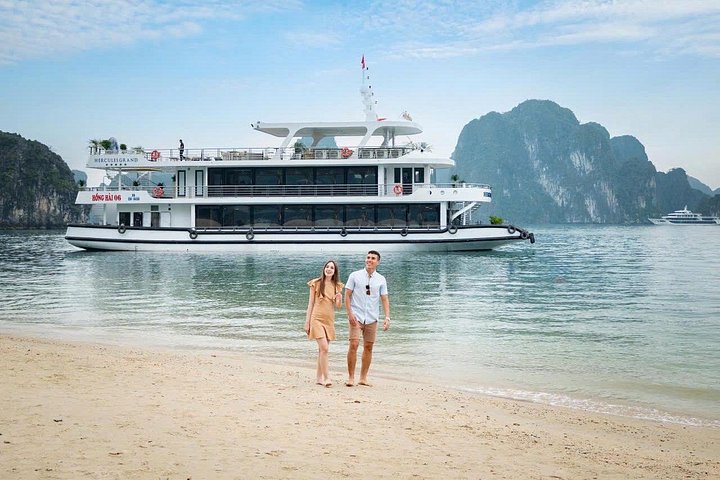 Croisière d'une journée dans la baie d'Halong au départ de Hanoï avec kayak, exploration de grottes et visites d'îles, photo 15 | wizardtrip