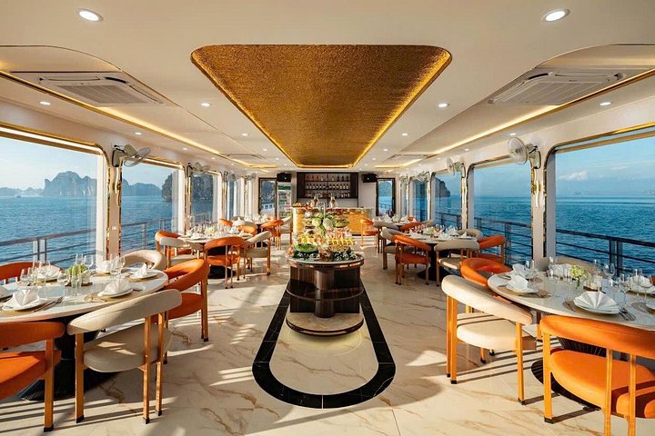 Croisière d'une journée dans la baie d'Halong au départ de Hanoï avec kayak, exploration de grottes et visites d'îles, photo 17 | wizardtrip
