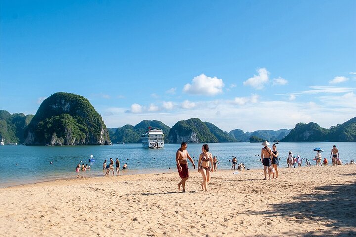 Croisière d'une journée dans la baie d'Halong au départ de Hanoï avec kayak, exploration de grottes et visites d'îles, photo 26 | wizardtrip