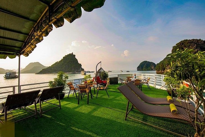 Croisière d'une journée dans la baie d'Halong au départ de Hanoï avec kayak, exploration de grottes et visites d'îles, photo 29 | wizardtrip