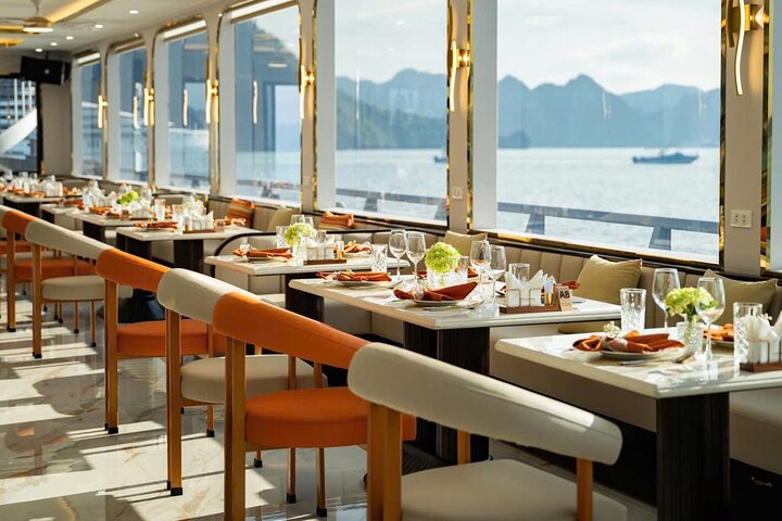 Croisière d'une journée dans la baie d'Halong au départ de Hanoï avec kayak, exploration de grottes et visites d'îles, photo 33 | wizardtrip