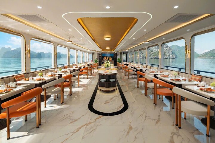 Croisière d'une journée dans la baie d'Halong au départ de Hanoï avec kayak, exploration de grottes et visites d'îles, photo 37 | wizardtrip