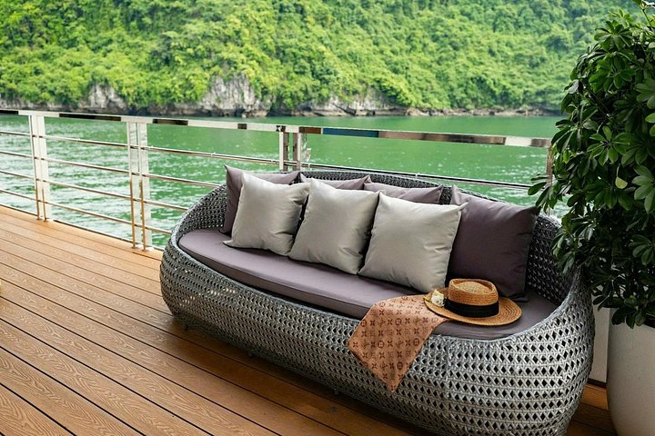Croisière d'une journée dans la baie d'Halong au départ de Hanoï avec kayak, exploration de grottes et visites d'îles, photo 38 | wizardtrip