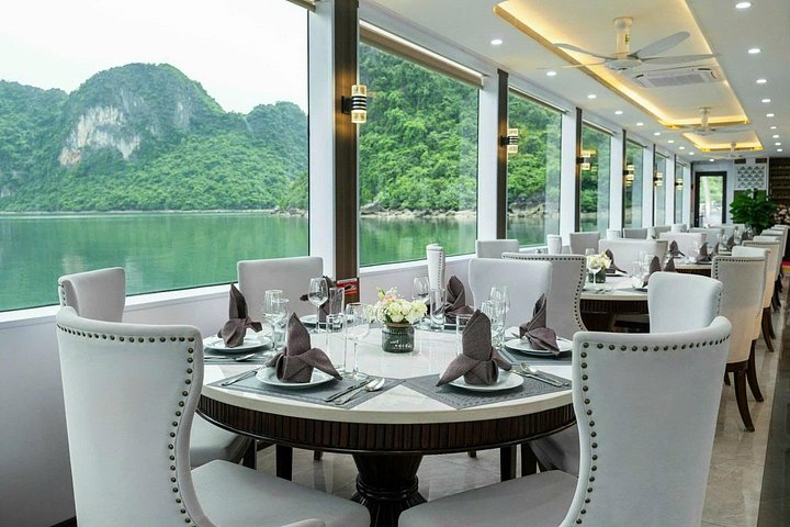 Croisière d'une journée dans la baie d'Halong au départ de Hanoï avec kayak, exploration de grottes et visites d'îles, photo 39 | wizardtrip