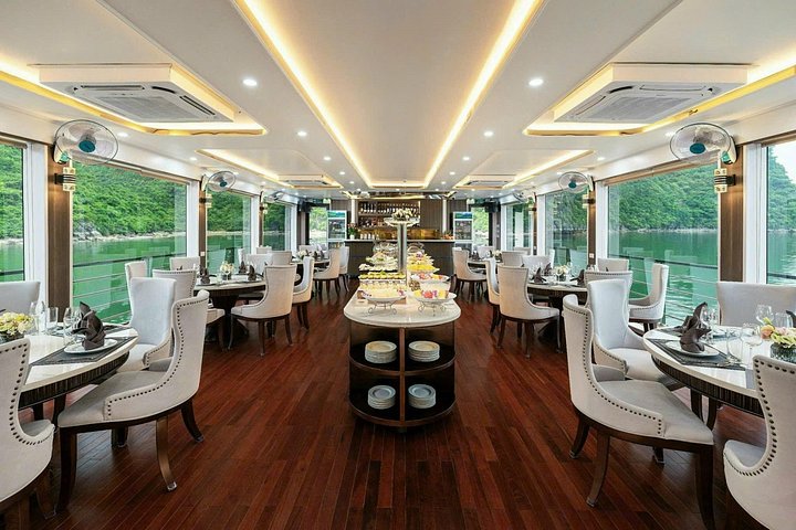 Croisière d'une journée dans la baie d'Halong au départ de Hanoï avec kayak, exploration de grottes et visites d'îles, photo 41 | wizardtrip