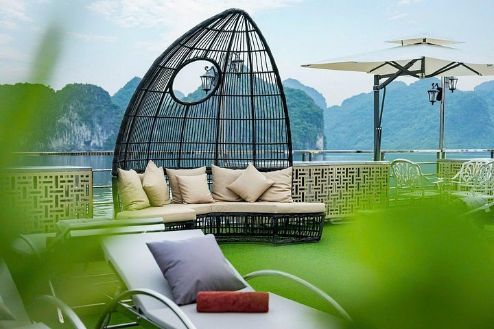 Croisière d'une journée dans la baie d'Halong au départ de Hanoï avec kayak, exploration de grottes et visites d'îles, photo 43 | wizardtrip