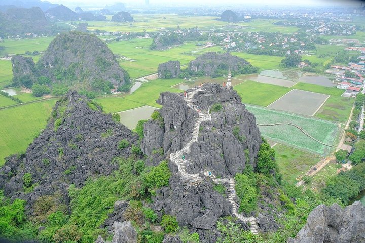 Day trip from Hanoi to Ninh Binh, featuring boat tours, ancient sites, and scenic viewpoints, photo 6 | wizardtrip