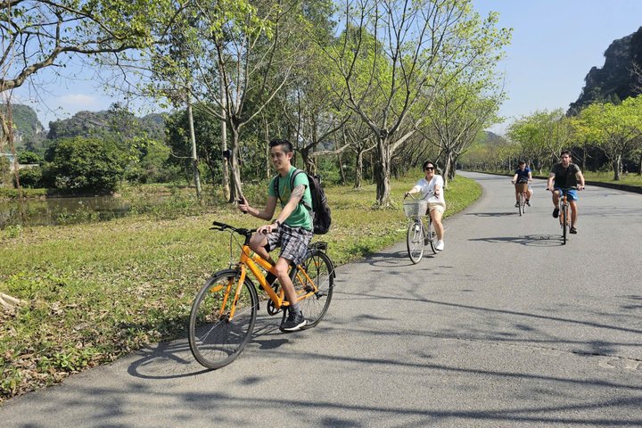 Day trip from Hanoi to Ninh Binh, featuring boat tours, ancient sites, and scenic viewpoints, photo 8 | wizardtrip