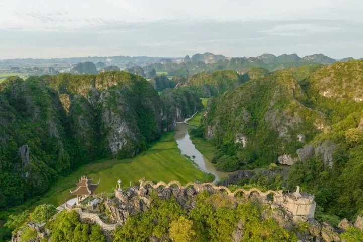 Day trip from Hanoi to Ninh Binh, featuring boat tours, ancient sites, and scenic viewpoints, photo 11 | wizardtrip