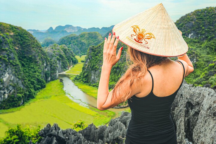 Day trip from Hanoi to Ninh Binh, featuring boat tours, ancient sites, and scenic viewpoints, photo 17 | wizardtrip