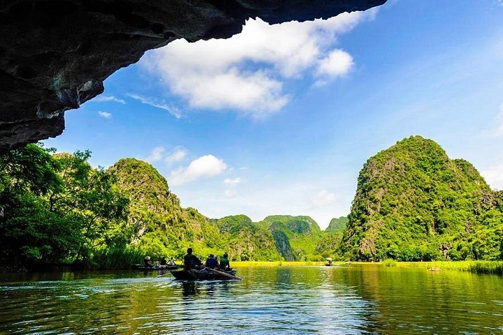 Day trip from Hanoi to Ninh Binh, featuring boat tours, ancient sites, and scenic viewpoints, photo 18 | wizardtrip