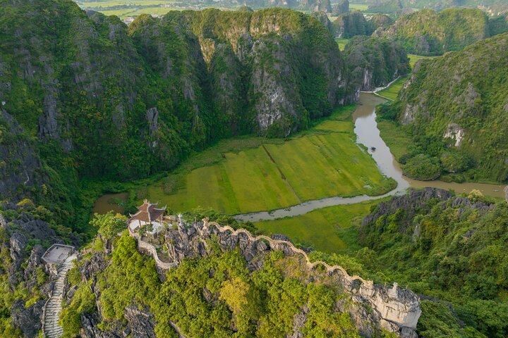 Day trip from Hanoi to Ninh Binh, featuring boat tours, ancient sites, and scenic viewpoints, photo 19 | wizardtrip