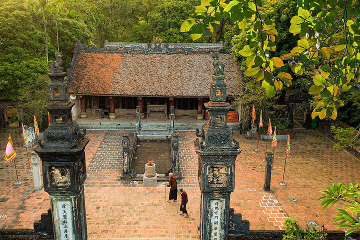 Day trip from Hanoi to Ninh Binh, featuring boat tours, ancient sites, and scenic viewpoints, photo 24 | wizardtrip
