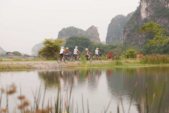Day trip from Hanoi to Ninh Binh, featuring boat tours, ancient sites, and scenic viewpoints, photo 33 | wizardtrip