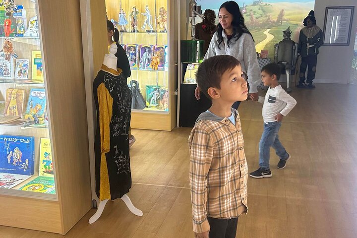 Experiência imersiva no museu do Mágico de Oz com exposições interativas e personagens icônicos em Cocoa Beach, foto 6 | wizardtrip