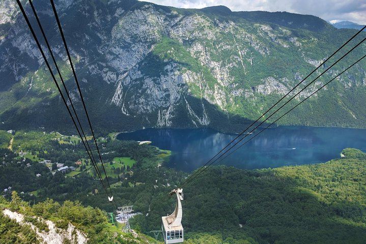 Naturskøn udsigt over Bled-søen, Bohinj-søen og Savica Vandfald i Slovenien, foto 6 | wizardtrip
