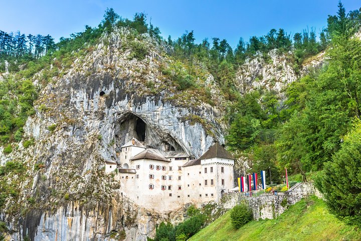 Billets pour la grotte de Postojna et le château de Predjama inclus | wizardtrip