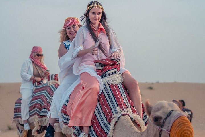 Vivez un safari passionnant dans le désert de Dubaï avec dune bashing, balades à dos de chameau et dîner BBQ, photo 6 | wizardtrip