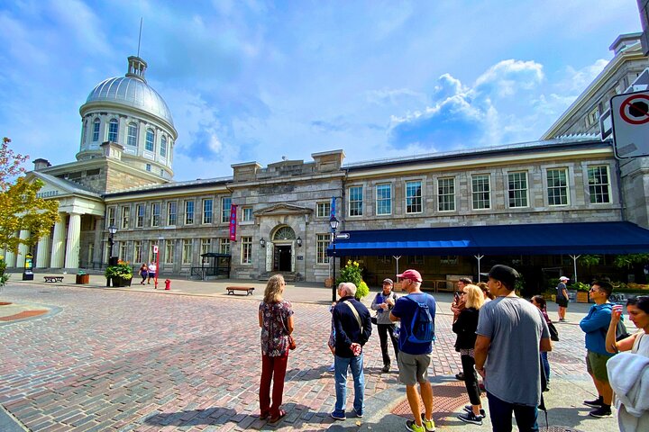Guided walking tour exploring the historic streets and architecture of Old Montréal, Canada, photo 7 | wizardtrip