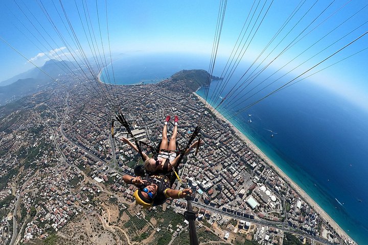 Tandem-Gleitschirmflug über Alanya, Türkei, mit Blick auf die Küste und den Kleopatra-Strand, Foto 6 | wizardtrip