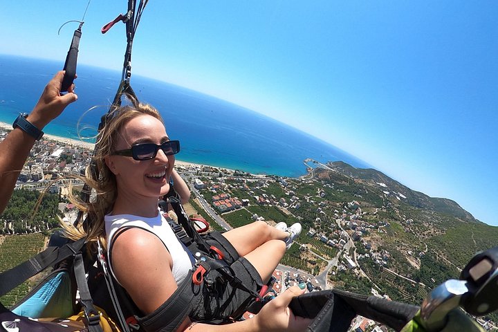 Tandem-Gleitschirmflug über Alanya, Türkei, mit Blick auf die Küste und den Kleopatra-Strand, Foto 7 | wizardtrip